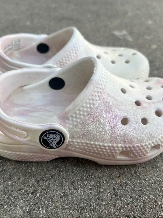 CROCS Toddler Classic Pink/White Marbled Iridescent Clogs C7 - Picture 3 of 4